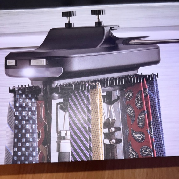 NEW IN BOX REVOLVING TIE RACK - Picture 4 of 4